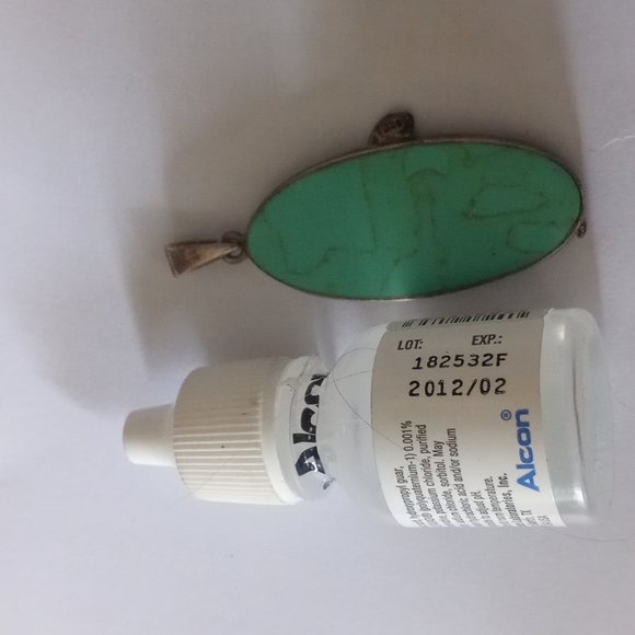 A turquoise and sparkly lady. Art deco. Dressed in a low cut dress, with a fan. - Picture 4 of 4